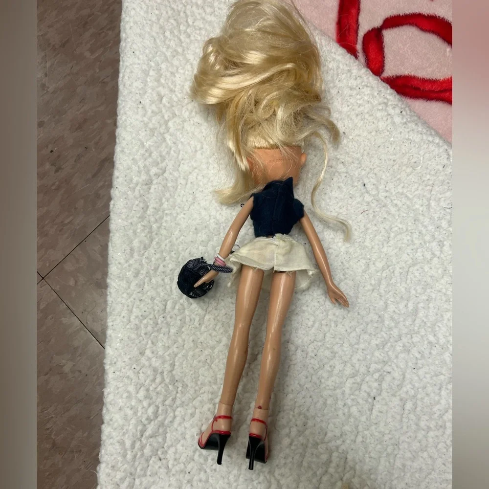 Bratz Funk Out Chloe Y2K Doll - Picture 3 of 4